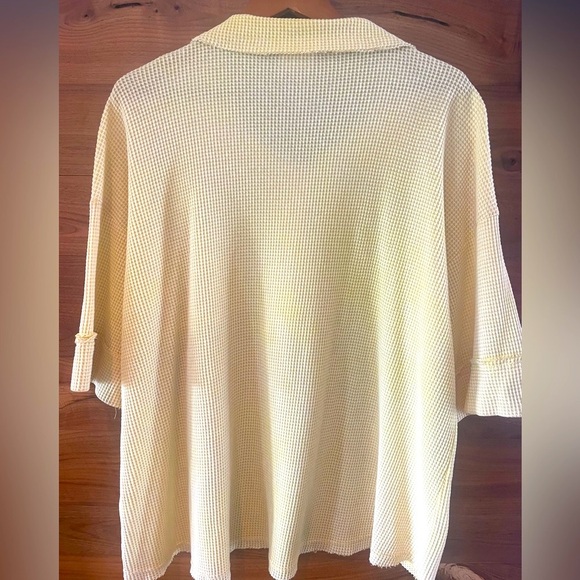 Butter yellow oversized top - Picture 5 of 6